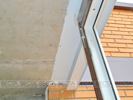 Козырек на конструкции остекления балкона